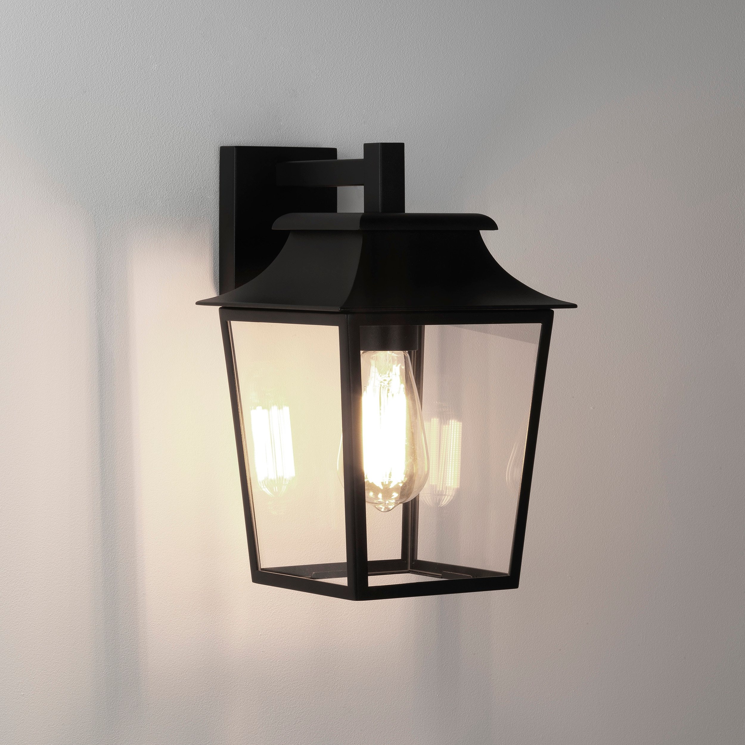 Уличный настенный светильник Astro Lighting Richmond 200